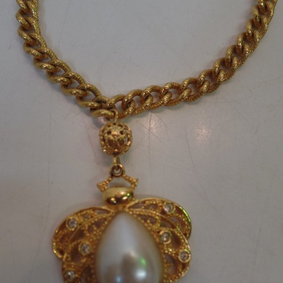 Vintage AVON Faux Pearl Bug/Scarab Goldtone Necklace & Pendant 18" - Picture 11 of 16